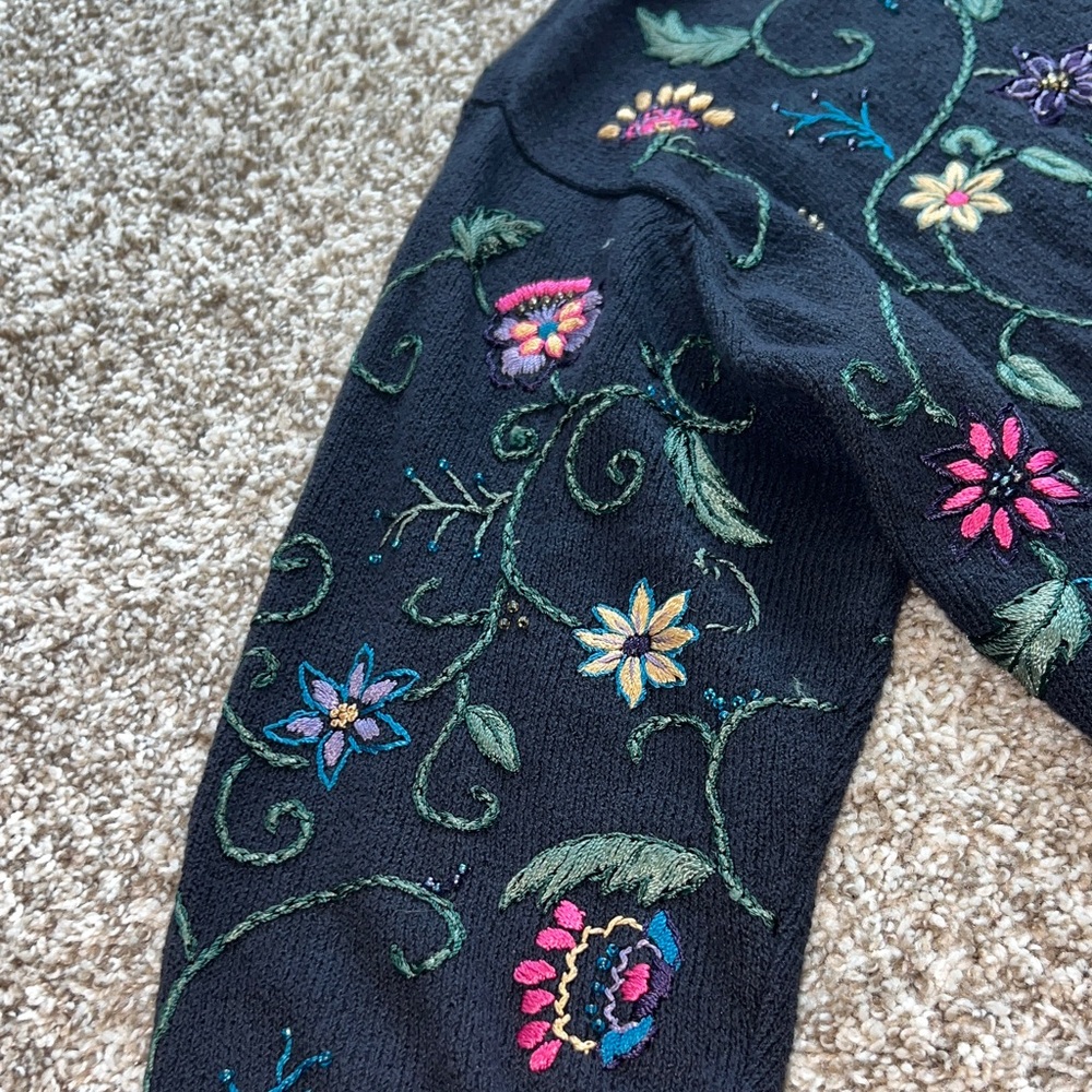 Vintage Talbots Black Sweater with Stunning Floral Embroidery & Beading! Size M - Picture 6 of 10